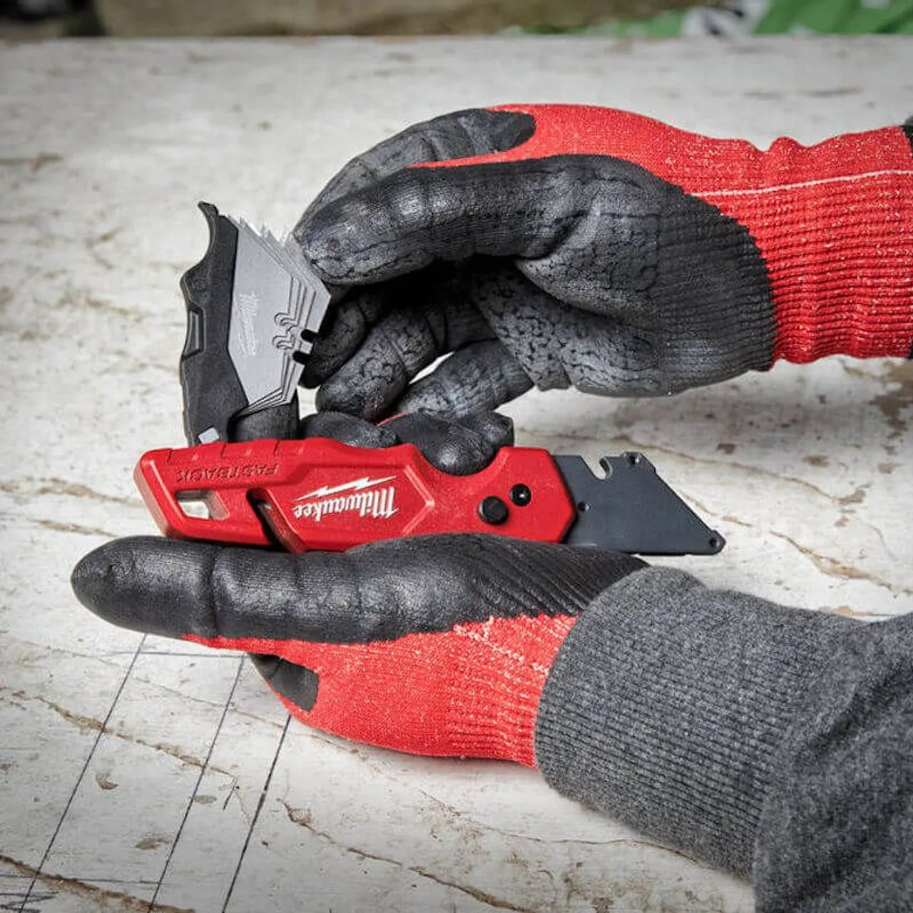 Fastback Flip Utility Knife with Blade Storage