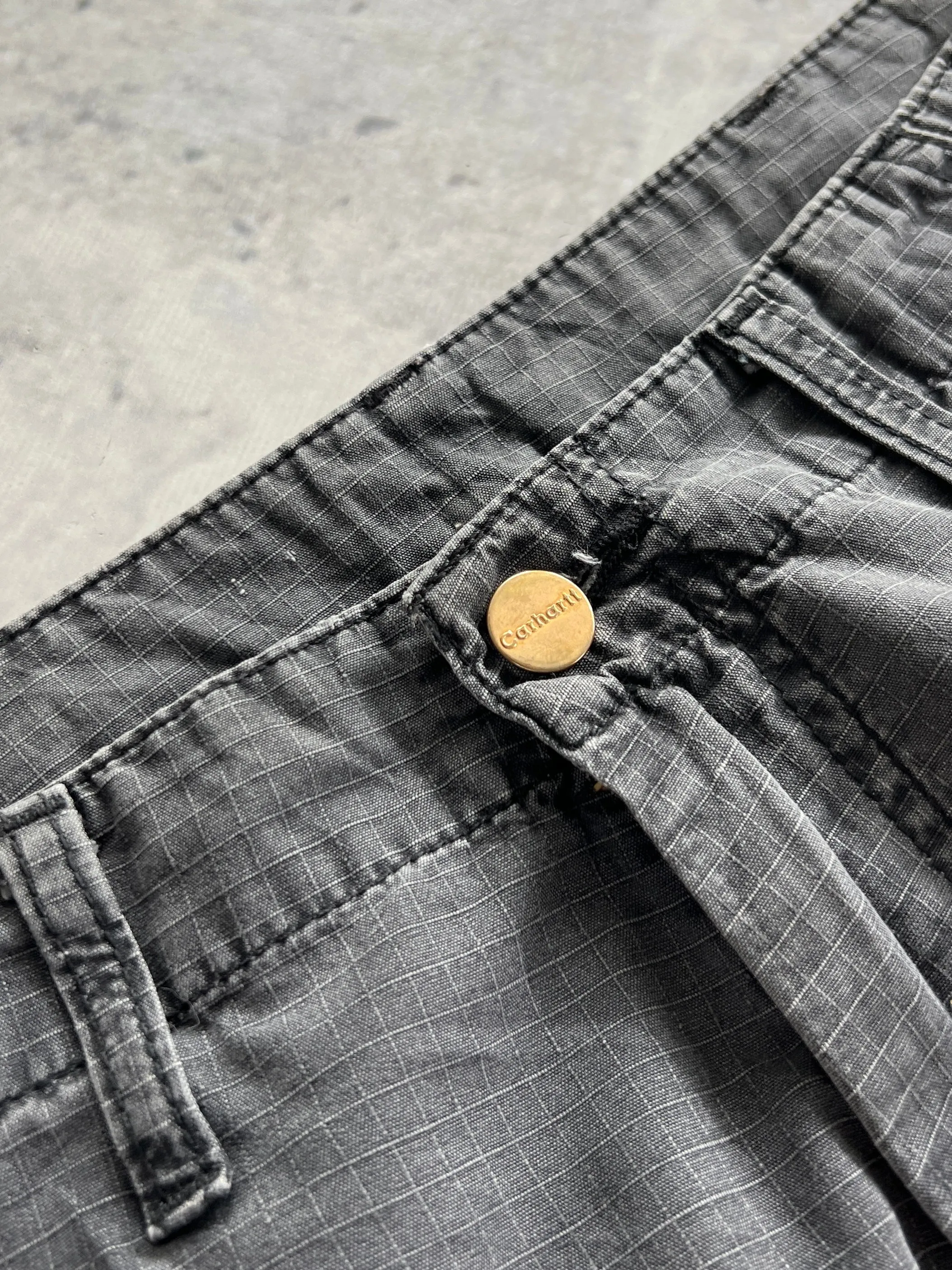 Vintage Carhartt rip stop cargo shorts (W36)
